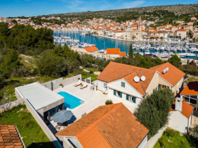 Villa TM with private heated pool, poolhouse & private garage